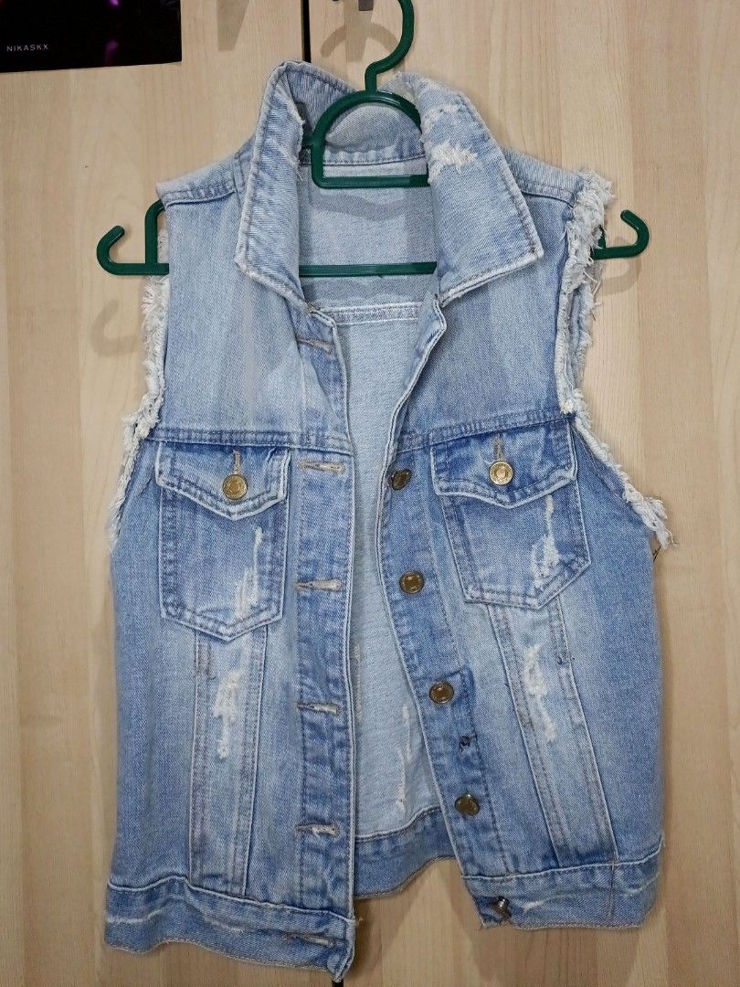 Punk distressed sleeveless denim vest