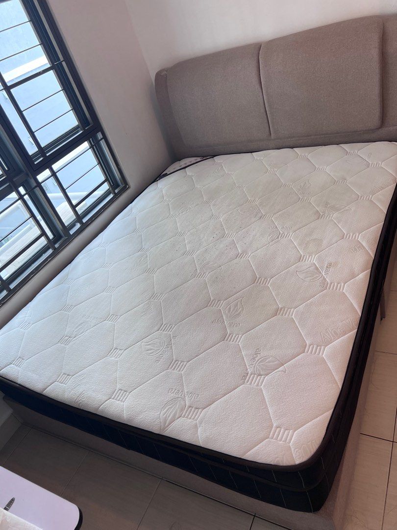 queen size katil sekali bedframe, Furniture & Home Living, Furniture