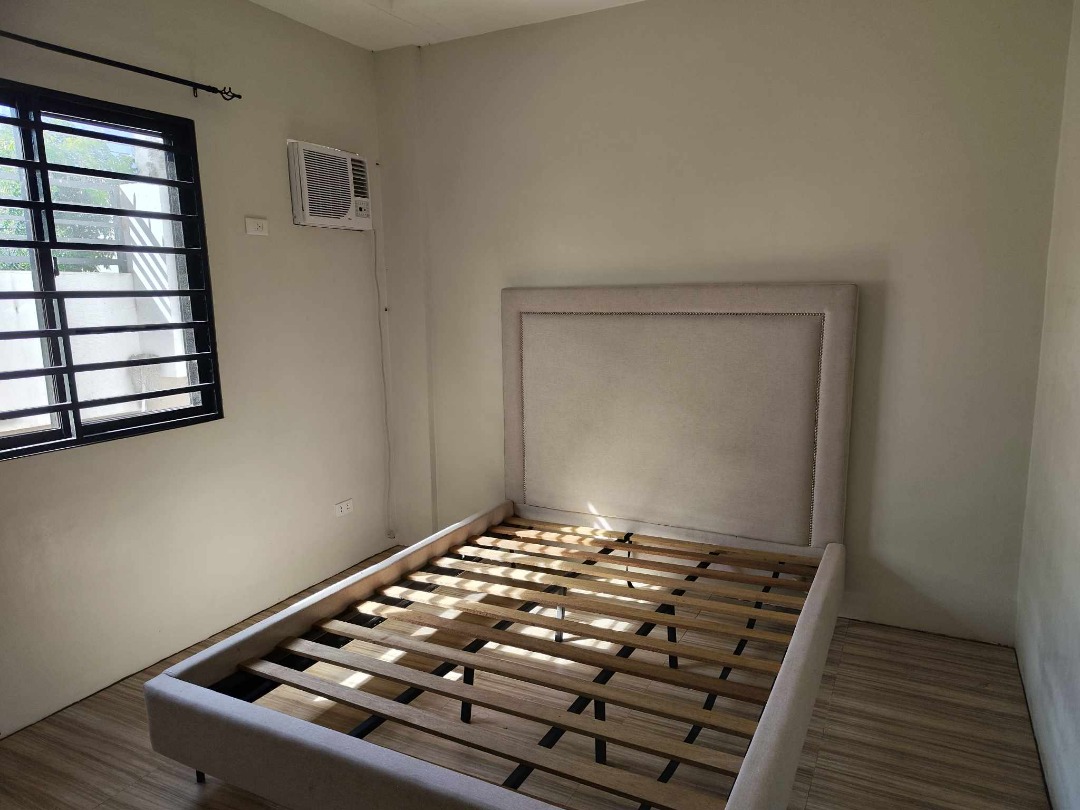 Queen sized bed frame for Sale in Angeles Pampanga on Carousell