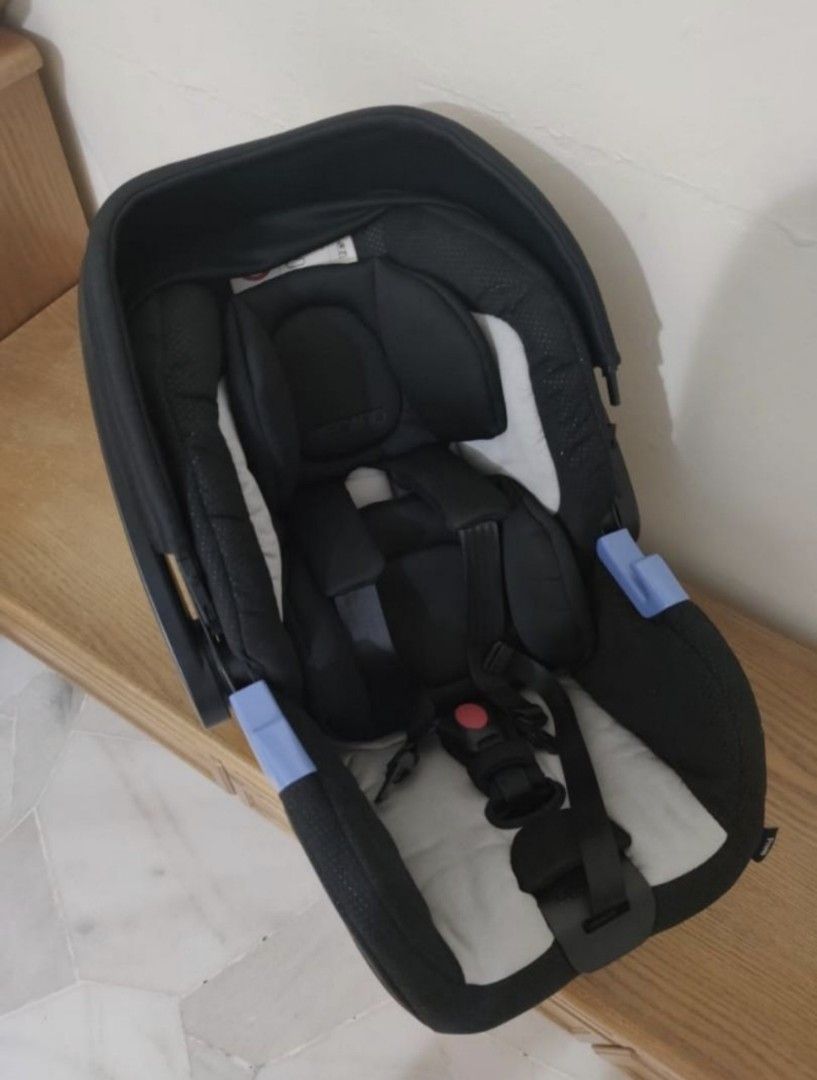 Recaro car seat Privia 2 in 1 carrier and car seat