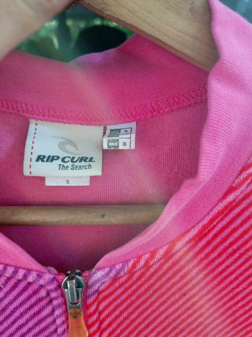 Ripcurl jacket (Category: Coats, Jackets and Outerwear) located in Taguig. Submitted by madisam (Listing ID 1249989392, Image 3). Description: Preloved Original. Size:XS.