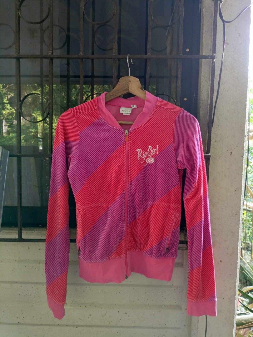 Ripcurl jacket (Category: Coats, Jackets and Outerwear) located in Taguig. Submitted by madisam (Listing ID 1249989392, Image 1). Description: Preloved Original. Size:XS.