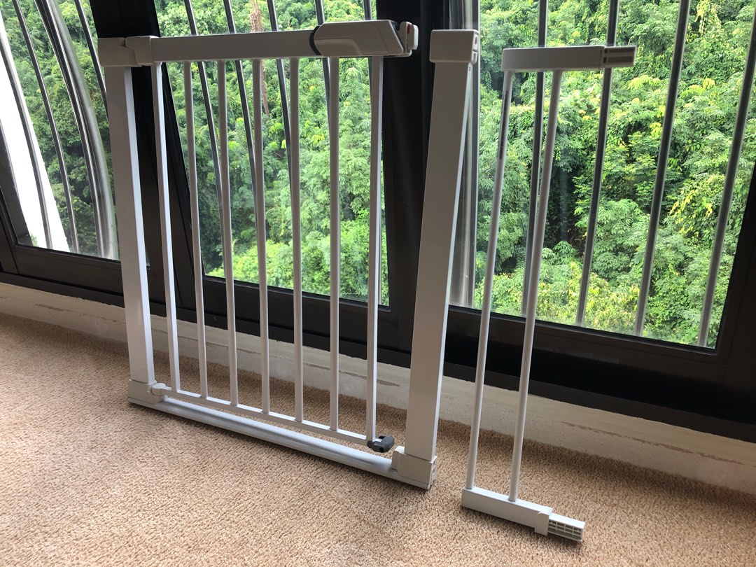 Safety 1st flat step gate, Babies & Kids, Baby Nursery & Kids Furniture