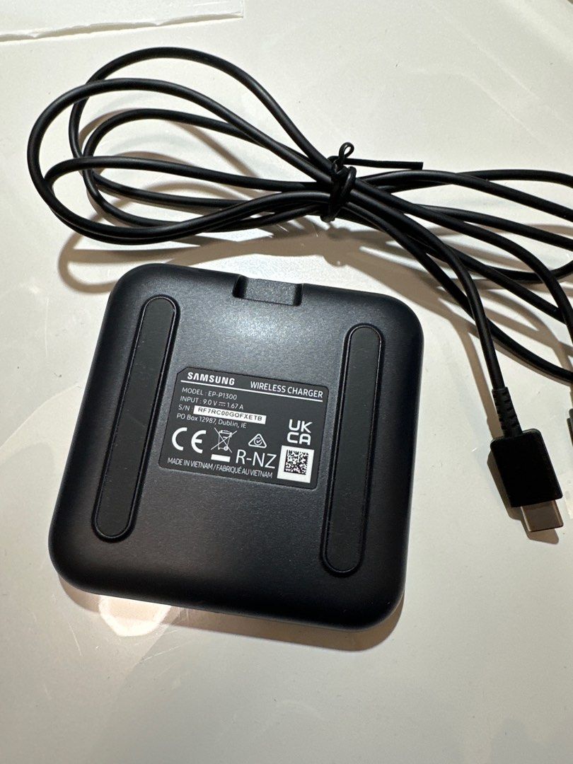 Samsung wireless charger EP-P1300, 手提電話, 電話及其他裝置配件, 其他電子周邊配件及產品 - Carousell