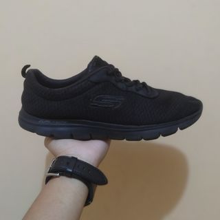 Sepatu Full Black Skechers Original Sepatu Ori Sepatu Second Preloved Sepatu Bekas Ukuran 38