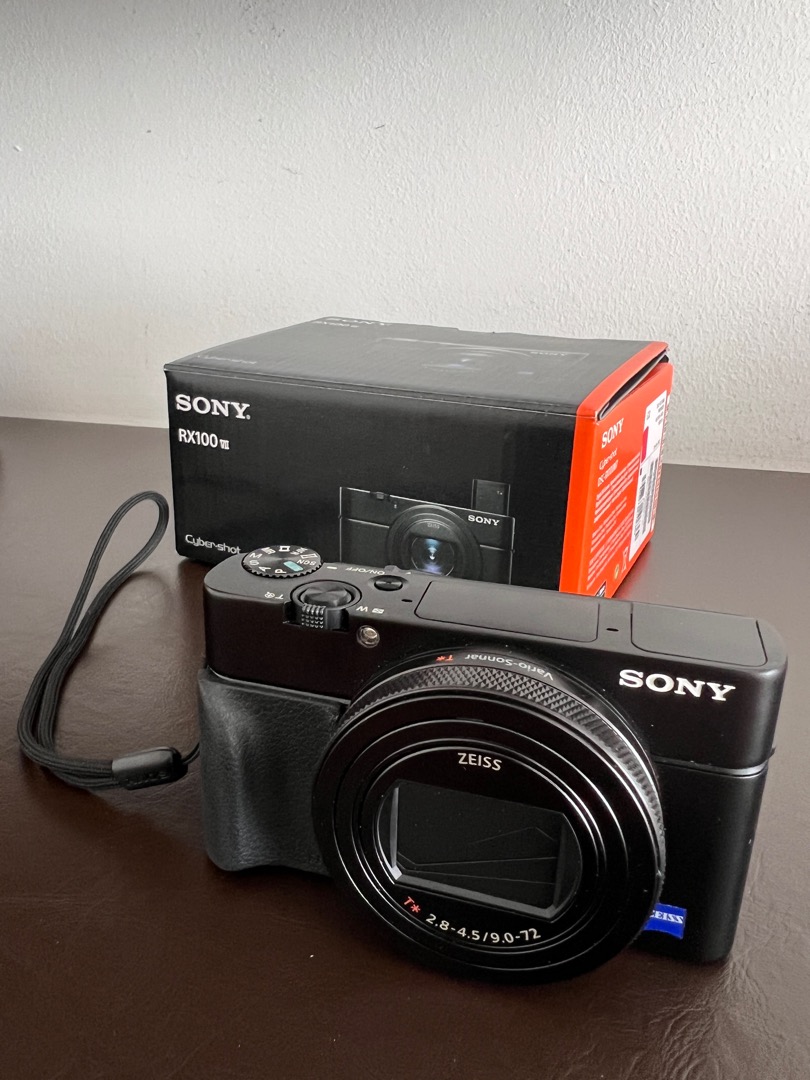 Sony RX100 VII - warranty till Feb 2024, Photography, Cameras on Carousell