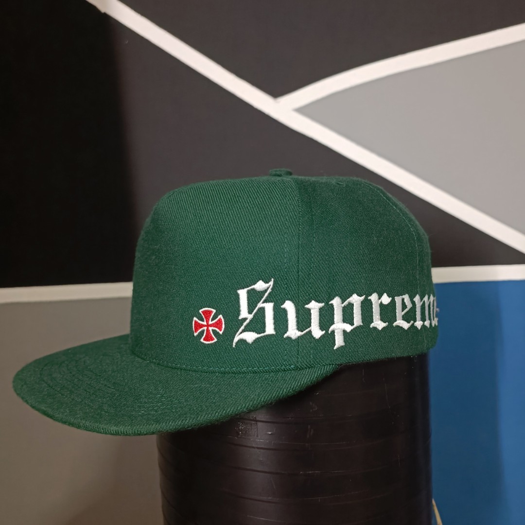 Supreme Independent Old English Snapback Cap, Men's Fashion
