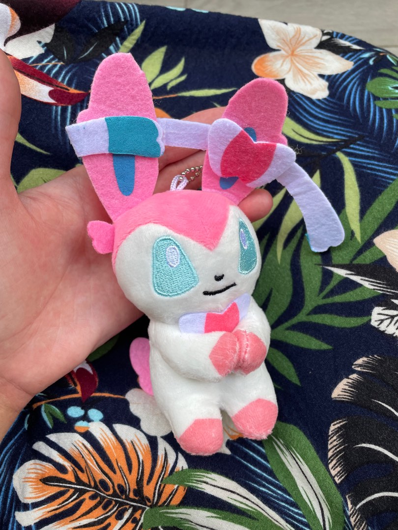 Sylveon plush best sale keychain