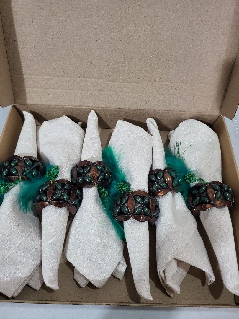 Table napkin (Category: Table Linen & Textiles) located in Makati City. Submitted by thedeclutteringabuela (Listing ID 1250047354, Image 1). Description: set of 6 table napkin with table ring. very pretty.