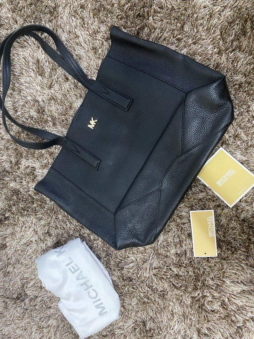 take all mk ks (Category: Luxury Bags & Wallets) located in Paranaque City. Submitted by aryzstorebagandshoes (Listing ID 1250100053, Image 2). Description: mk tote bag mk beltbag ks remi .