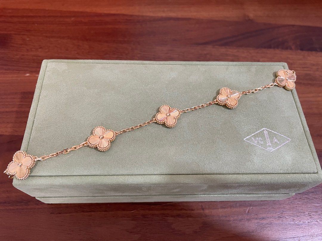 VAN CLEEF & ARPELS Vintage Alhambra Pendant/ Necklace Carnelian YG -  Timeless Luxuries
