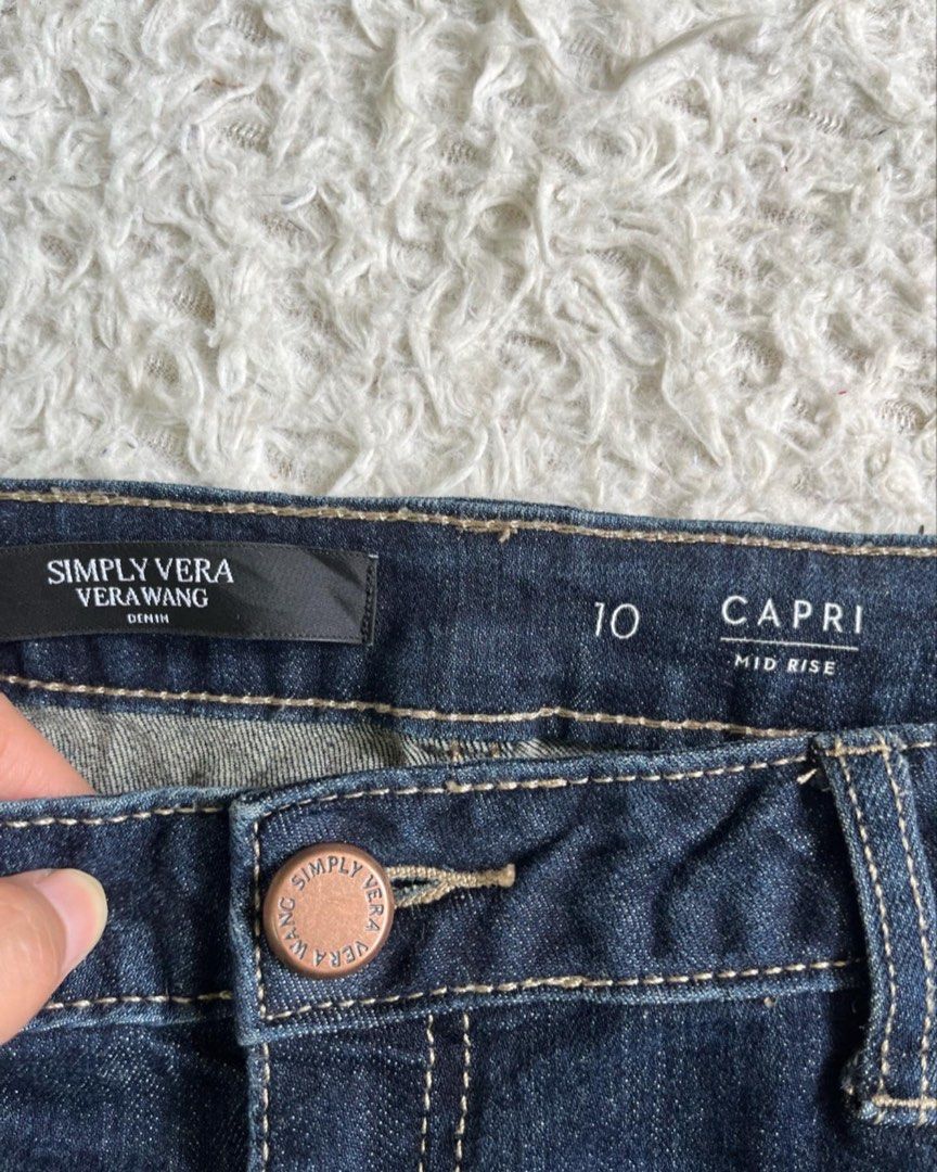 VERA WANG Simply Vera jeans, Women's Fashion, Bottoms, Other Bottoms on  Carousell
