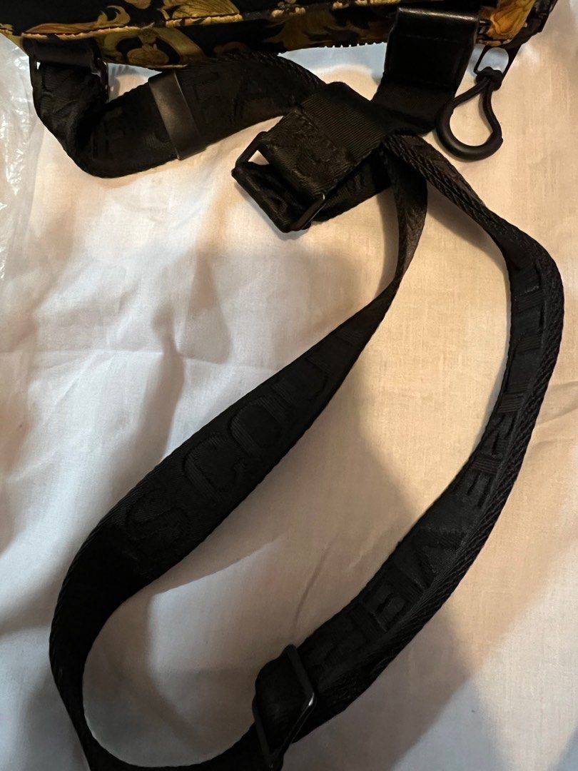 Versace sling (Category: Luxury Bags & Wallets) located in Valenzuela. Submitted by aleon21 (Listing ID 1250116102, Image 3). Description: This is super duper sale 🥹🙏🏻 Since may flaw siya. Ok pa naman ang bag sturdy parin. Clean sa luob. Corners lang and yung print sa front issue ‼️ Sling is ok parin Complete ✅ .