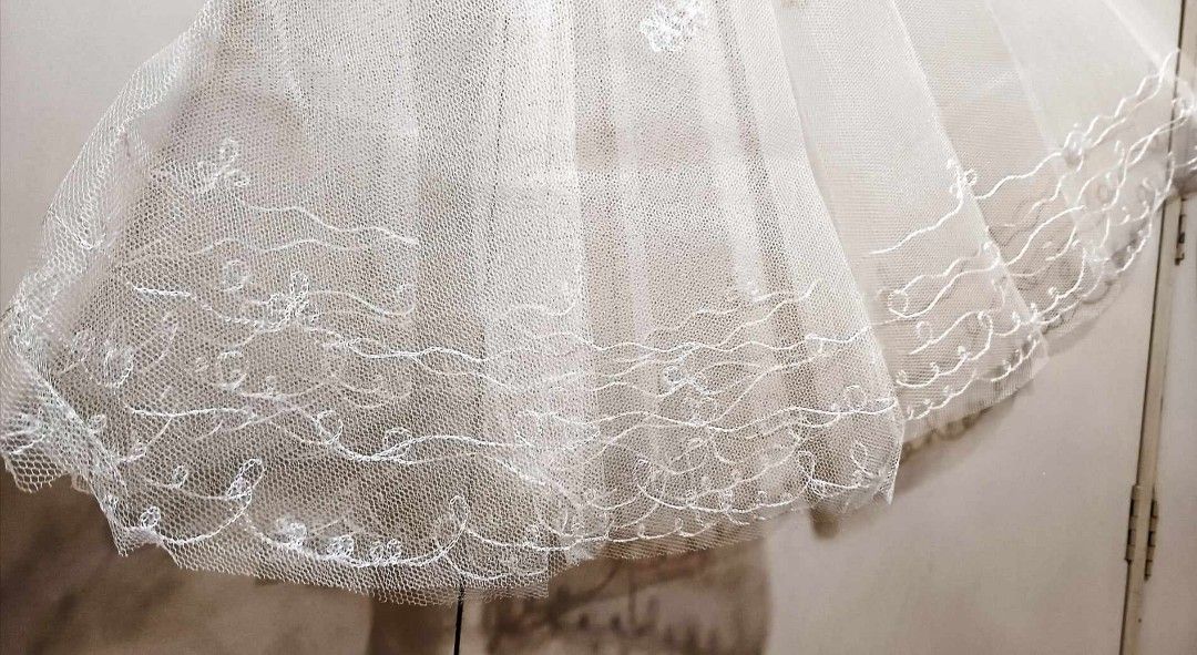 Wedding accessories (Category: Sets or Coordinates) located in Manila. Submitted by nancyolireal (Listing ID 1250156563, Image 2). Description: -All in good condition -light beige/ cream in colors. - no stain -pm me for any inquiries -thank you in advance.
