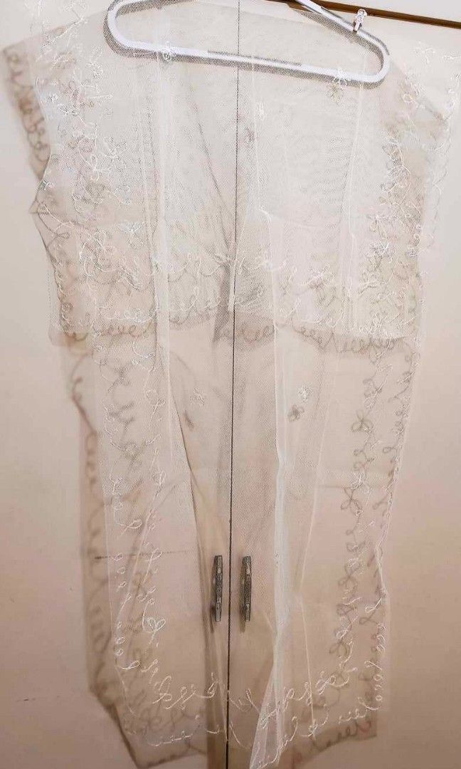 Wedding accessories (Category: Sets or Coordinates) located in Manila. Submitted by nancyolireal (Listing ID 1250156563, Image 3). Description: -All in good condition -light beige/ cream in colors. - no stain -pm me for any inquiries -thank you in advance.