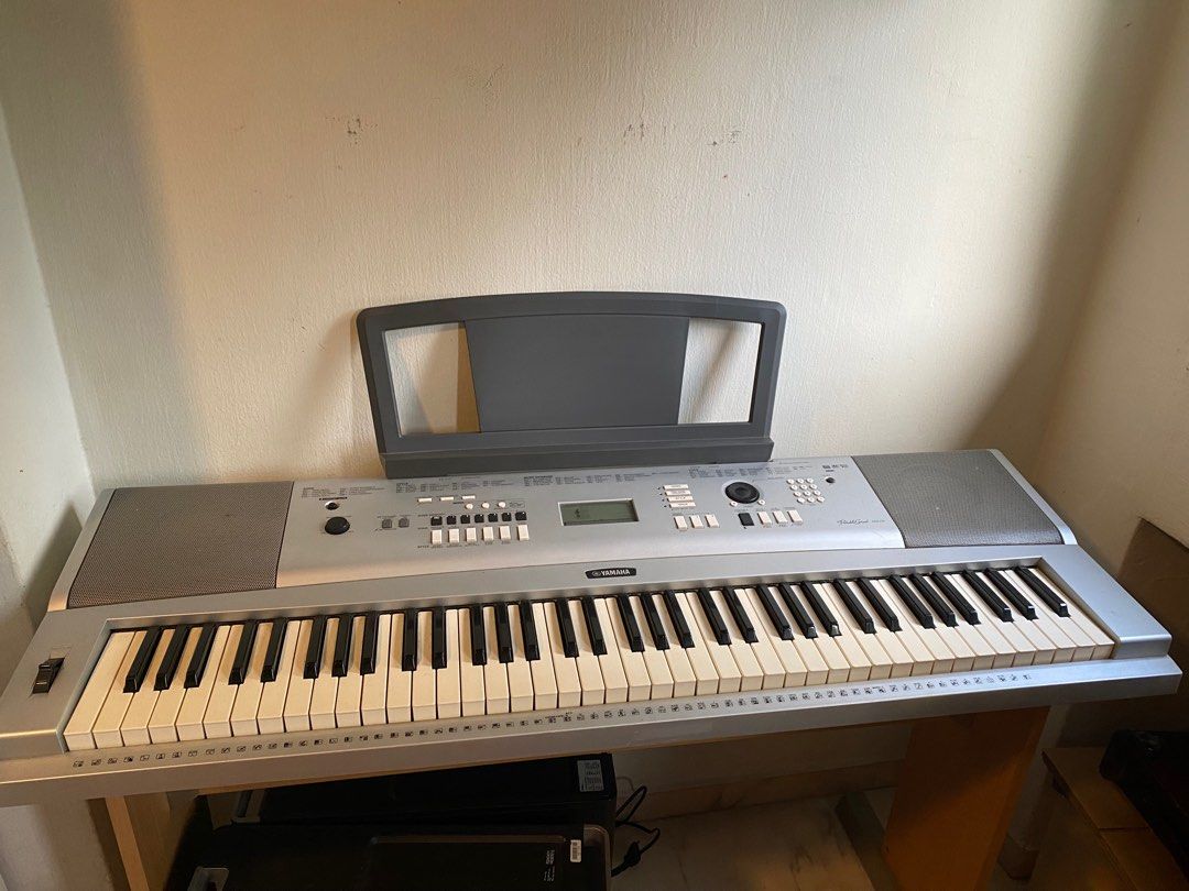 Yamaha Keyboard portable grand DGX230, Hobbies & Toys, Music &