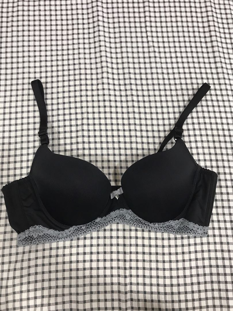 Young hearts wireless bra 34b 75b, Women's Fashion, New Undergarments &  Loungewear on Carousell