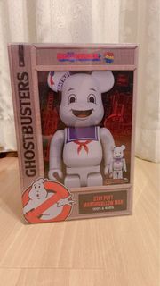 Bearbrick Gostcatcher 500%, 興趣及遊戲, 玩具& 遊戲類- Carousell