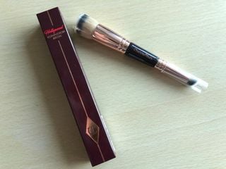 📮Flat Mail📦 Charlotte Tilbury HOLLYWOOD COMPLEXION BRUSH ROSE GOLD & NIGHT CRIMSON 2-in-1 cruelty-free makeup brush Double-ended foundation brush64235657948930110
