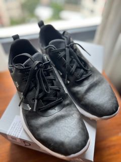 Golf shoes 2024 at driving range
