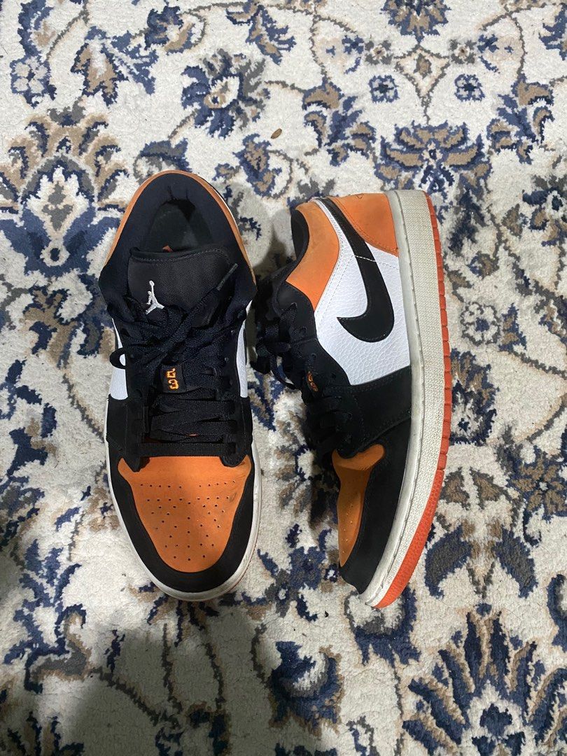 Jordan 1 low hotsell shattered backboard on feet