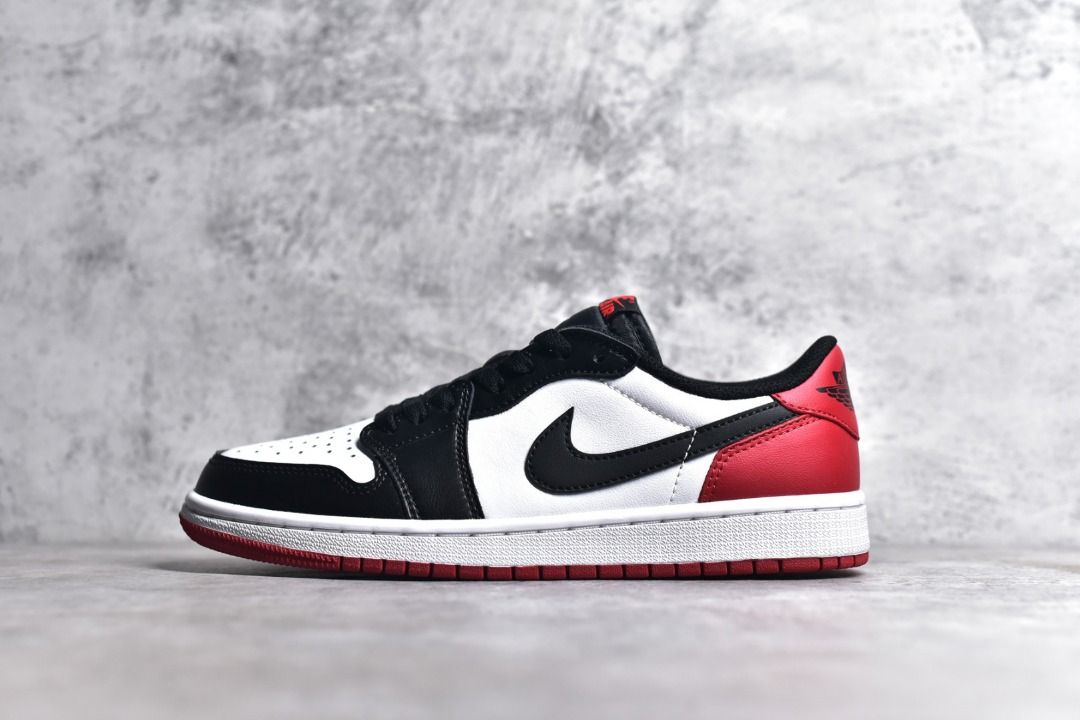 Air Jordan 1 Retro Low OG Black Toe shoes