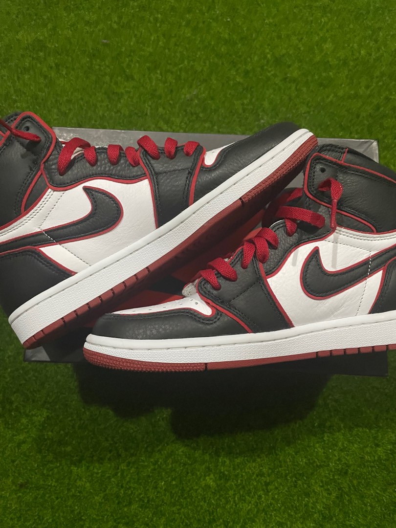 aj1 bloodline on feet