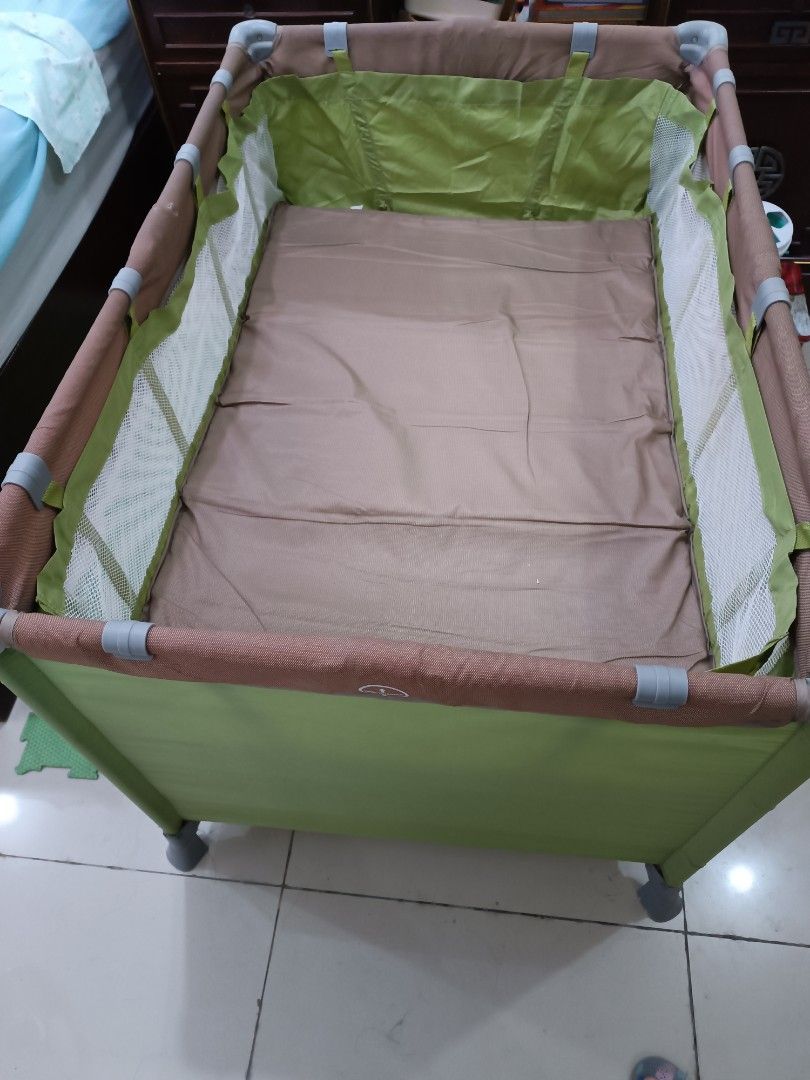 Akeeva Playpen Playpen (Category: Cots & Cribs) located in Makati City. Submitted by dotdotdotzzz (Listing ID 1250323814, Image 2). Description: Akeeva crib 43 x 30 x 30 inches Pack and play.