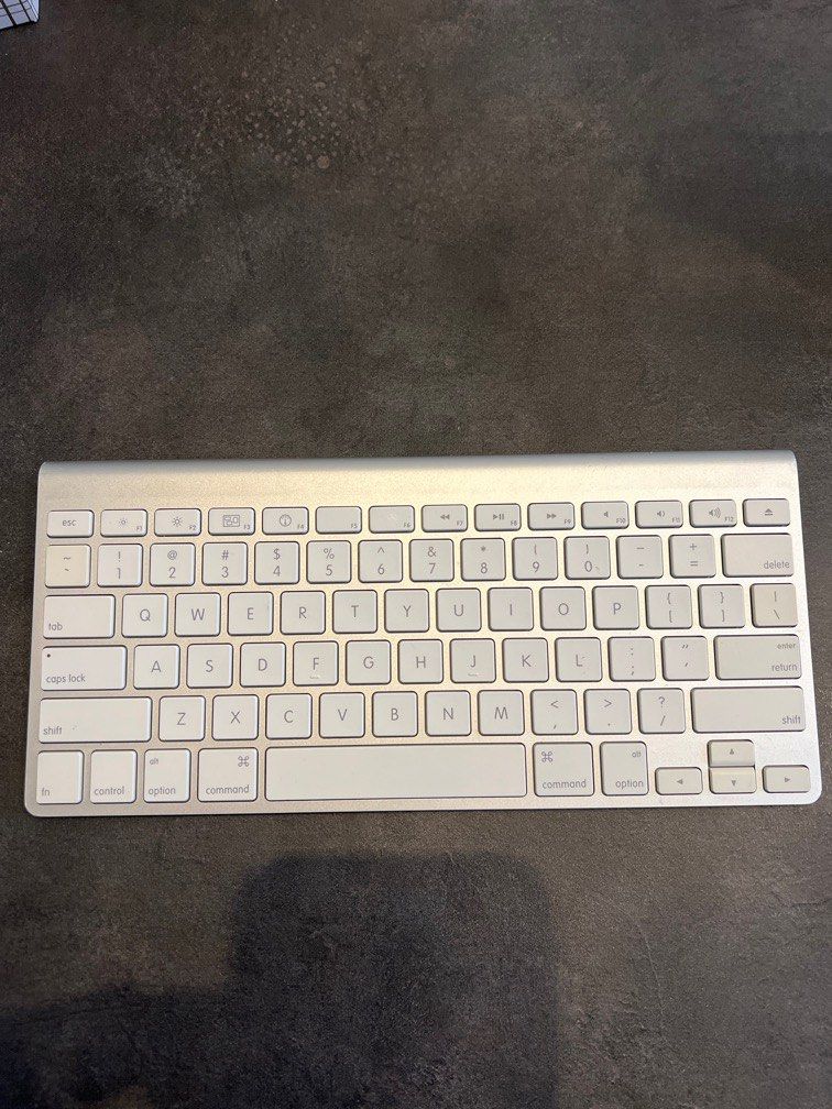*Not Working *Apple Wireless Keyboard Corroded Batteries Inside Not
