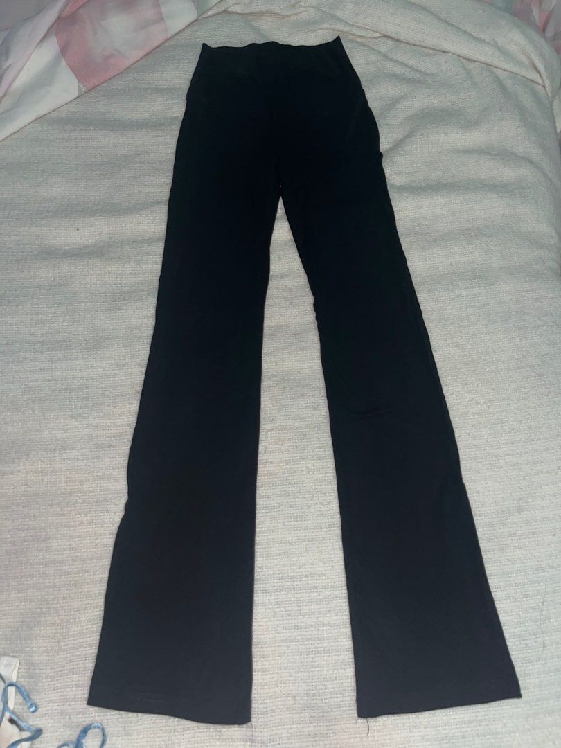 Aritzia Gray Flared Smooth Leggings, Women's Fashion, Bottoms, Other  Bottoms on Carousell