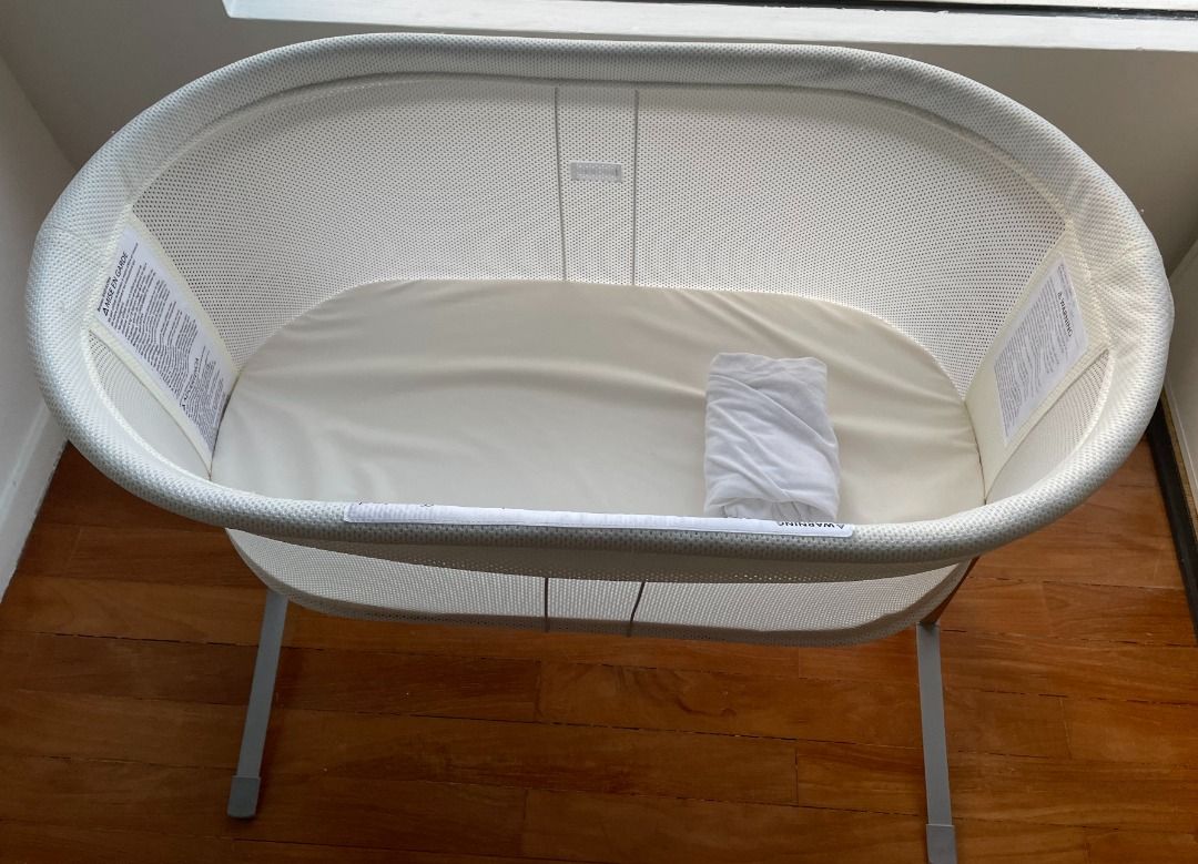 Baby bjorn sale bassinet used
