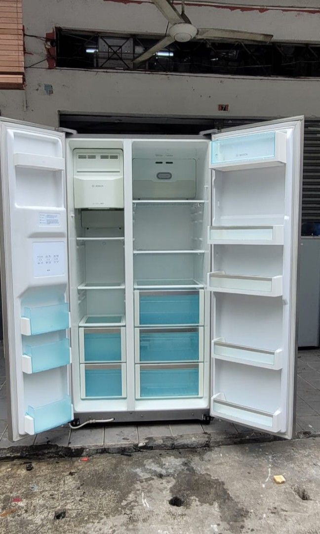 Bosch Side by Side Fridge 604L with Ice maker and water dispenser, TV