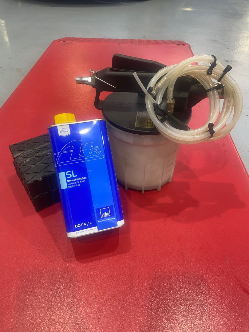 Brake Fluid Flush, Car Accessories, Car & Services on Carousell