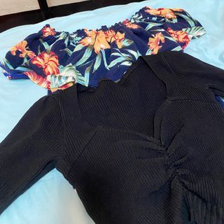 BUNDLE‼️ take both floral top and black top