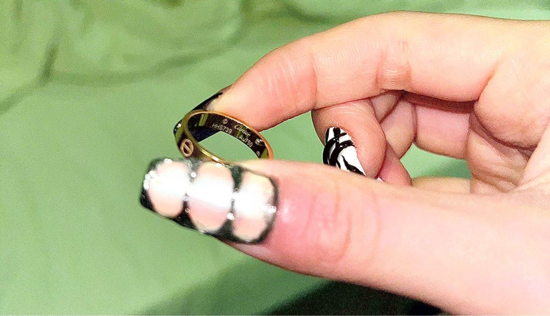 Cartier love discount ring on thumb
