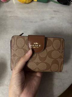 (Category: ) located in . Submitted by authentic_bags99 (Listing ID 1250223888, Image 1). Description: .