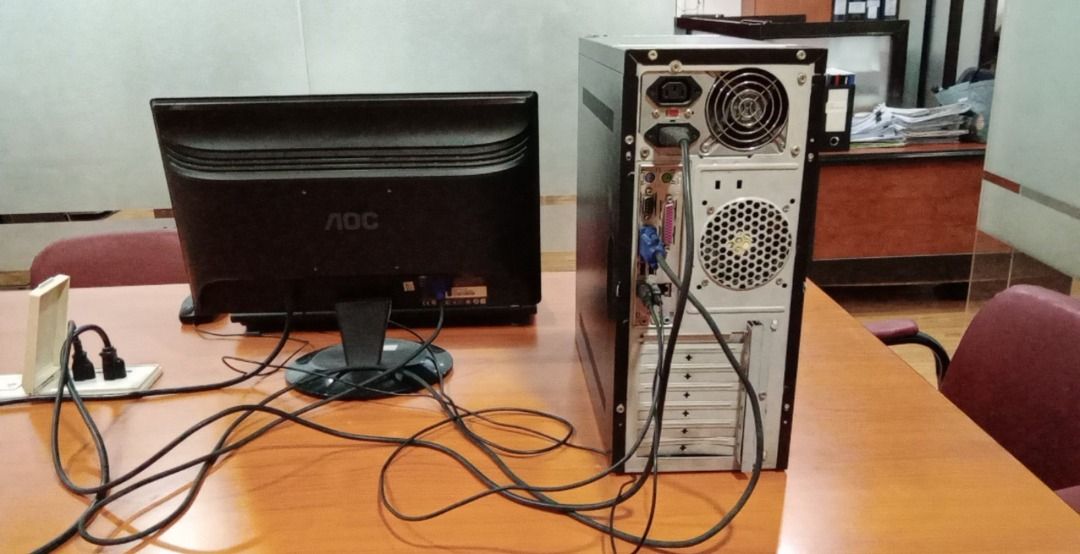 Complete Desktop Computer Set with installed 500GB Hard Drive, Computers & Tech, Desktops on