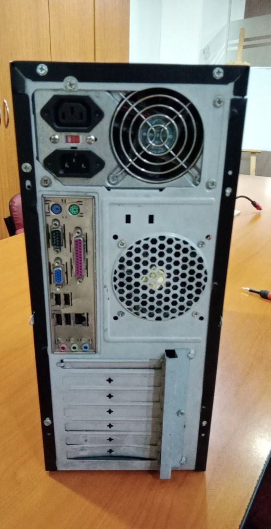 Complete Desktop Computer Set with installed 500GB Hard Drive