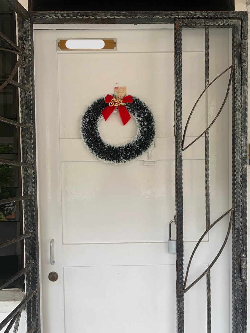 DAISO Christmas Wreath 30cm, Furniture u0026 Home Living, Home Decor, Wall  Decor on Carousell
