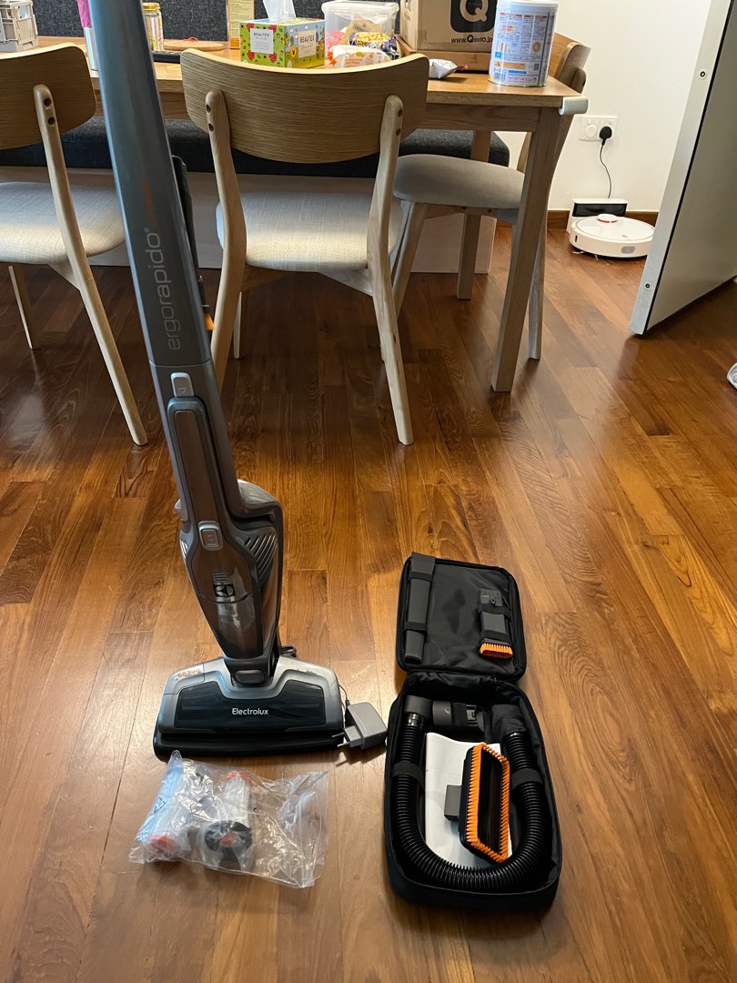 Electrolux cordless vacuum, TV & Home Appliances, Vacuum Cleaner