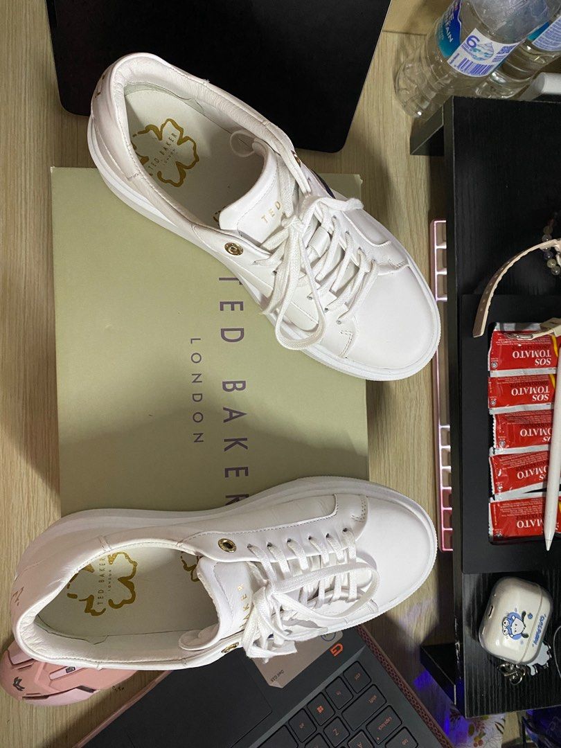 Famous sneakers 218 online
