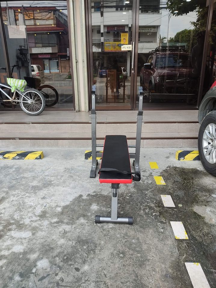 Flat Bench Press with Dips on Carousell