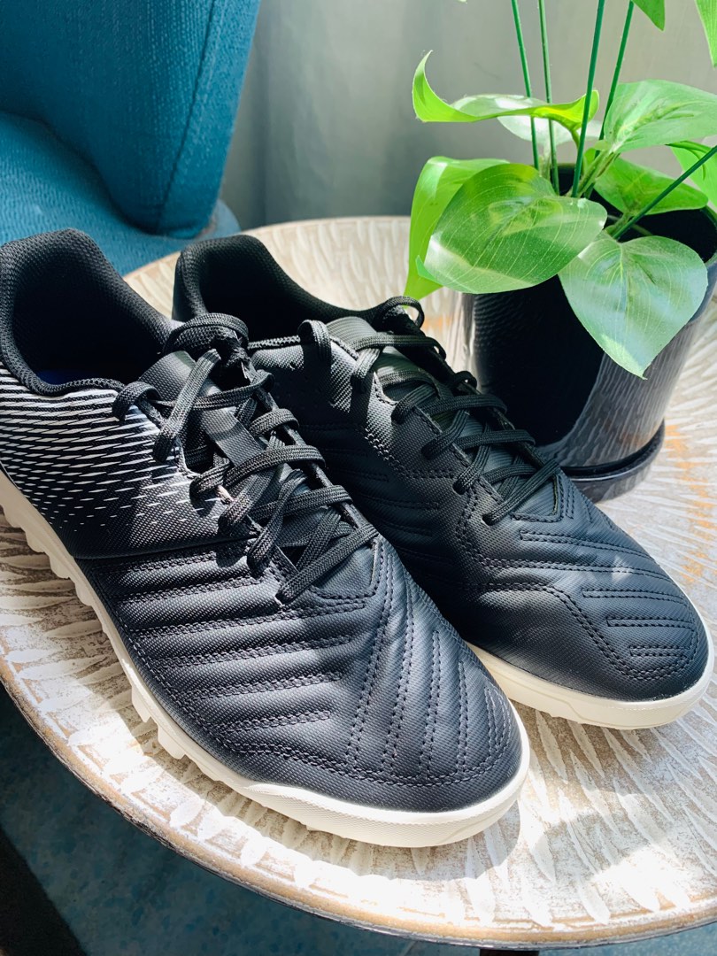 futsal kipsta, Men's Fashion, Footwear, Sneakers on Carousell