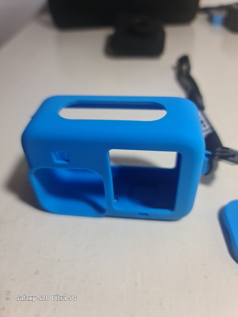 GoPro 10 silicon case (Category: Video Cameras) located in Makati City. Submitted by harvesting_game (Listing ID 1250283596, Image 2). Description: Electric blue silicon case with lens cover and lanyard for GoPro 10 camera. By Telesin. Electric blue color makes it easy to spot and see. Protects your GoPro camera from dings and scratches Easy to install, light and portable. a great investment for your equipment!.