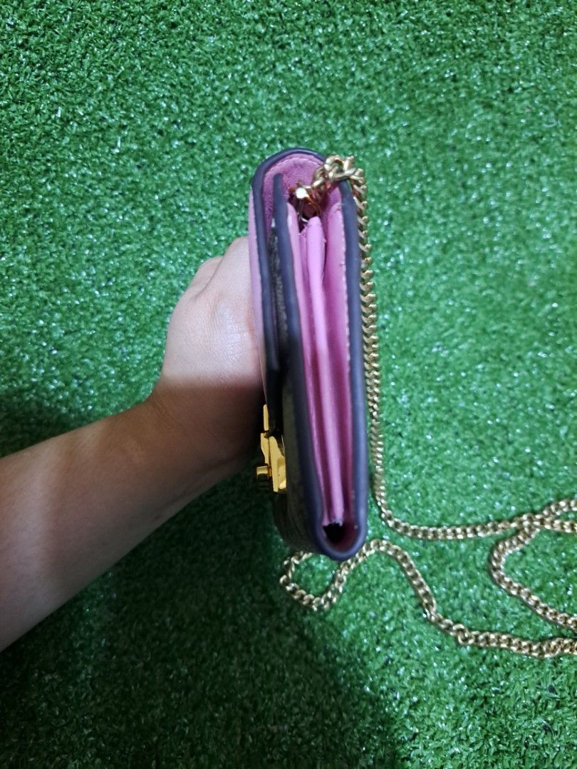 Gucci (Category: Luxury Bags & Wallets) located in Lemery. Submitted by venus23 (Listing ID 1250249538, Image 3). Description: coded.