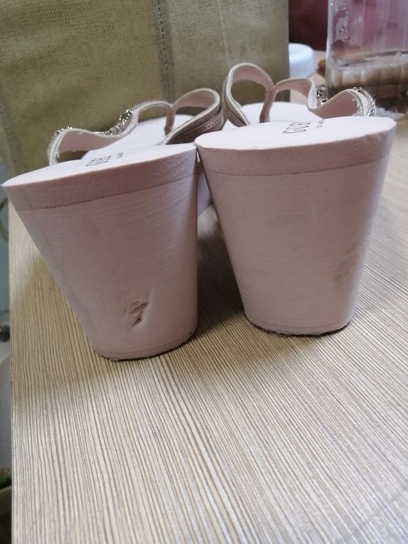 guess helena wedge