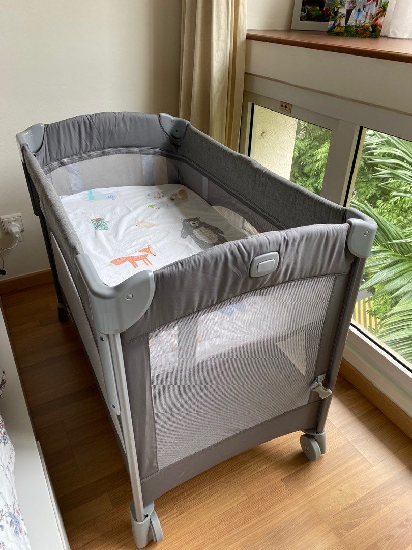 Joie kubbie sleep deals bedside travel cot