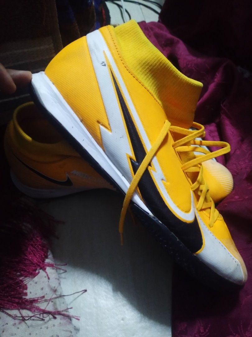 Kasut futsal nike mecurial high cut Announcements on Carousell