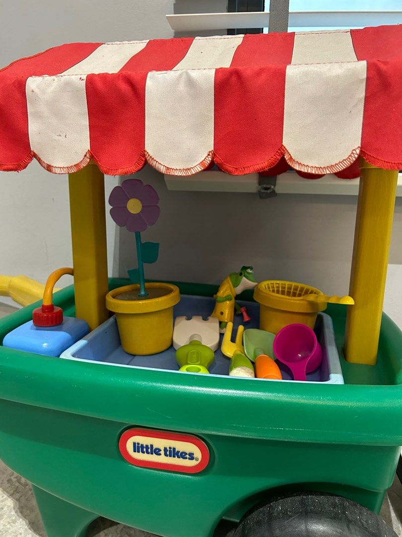 Little hotsell selling tikes wheelbarrow