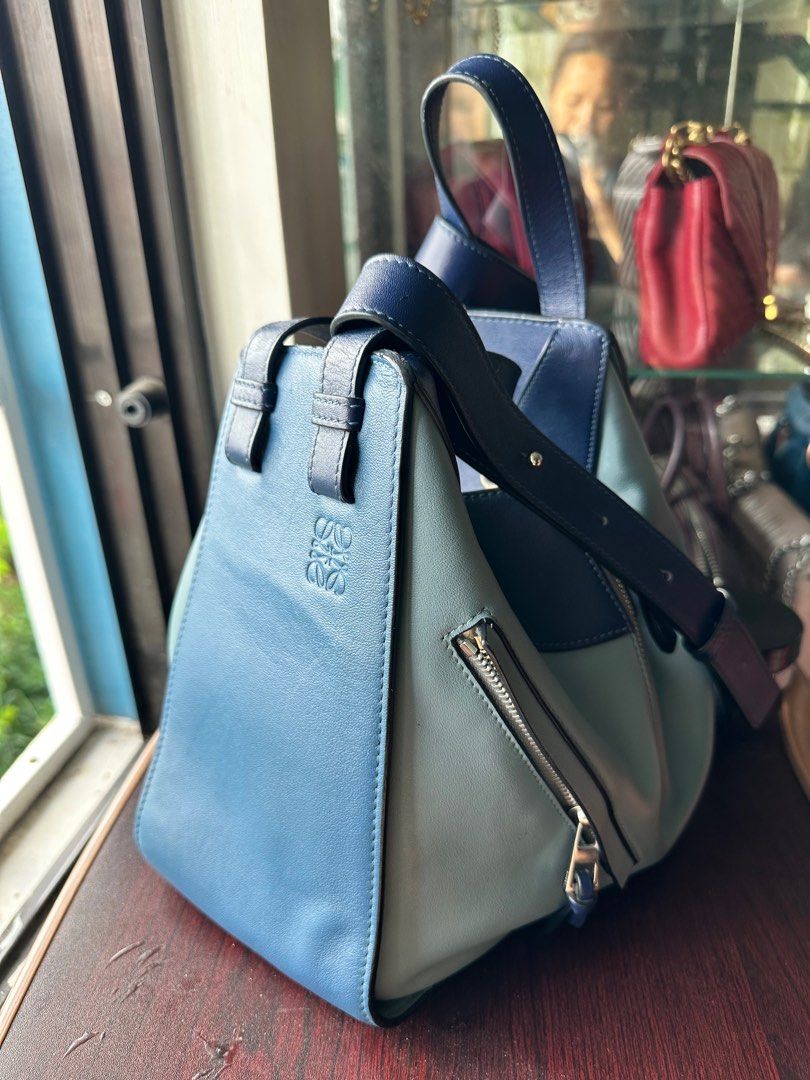 Loewe Hammock Small (Category: Luxury Bags & Wallets) located in Quezon City. Submitted by queenieangel (Listing ID 1250194468, Image 2). Description: Loewe hammock small 9.5 / 10 Discover the allure of timeless elegance with the Loewe Hammock Bag in small size, now available in a gracefully lightly used condition. Grab / Lalamove or Lbc Plus 1,500 for entrupy Mop Gcash, or Bdo Rfs: decluterring.